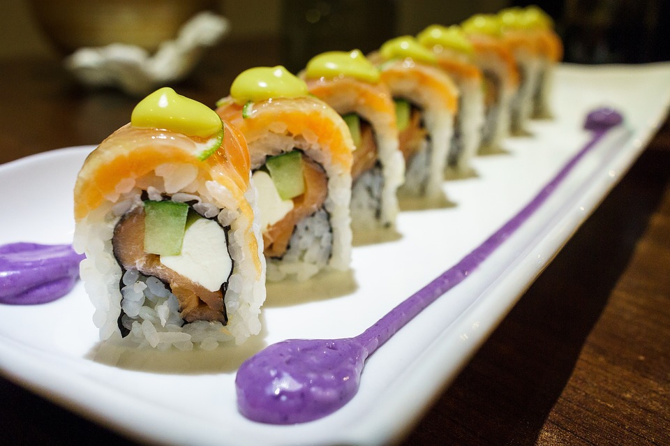How many pieces of sushi in a roll?