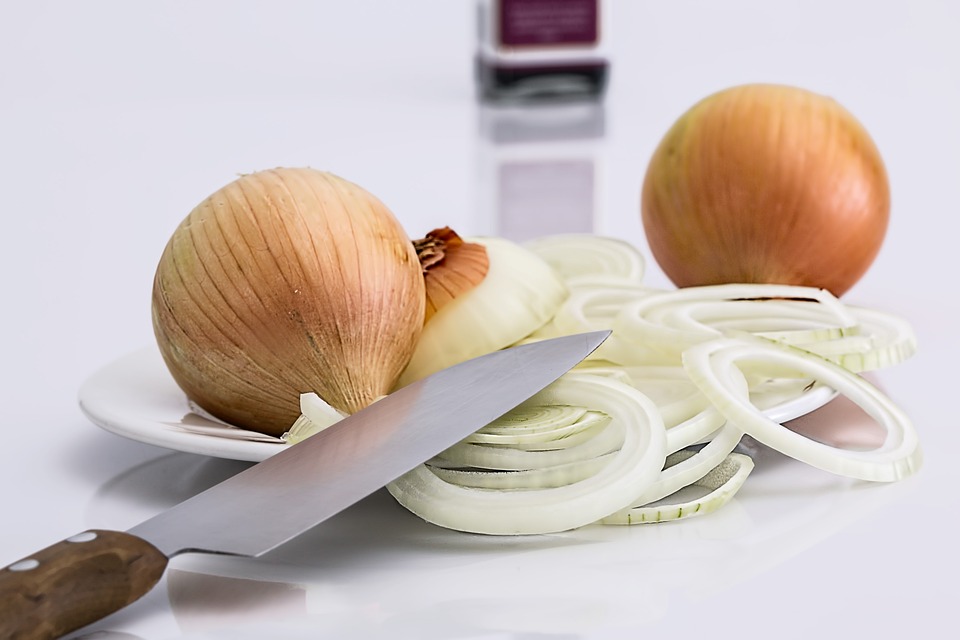 How to store onion in the fridge?