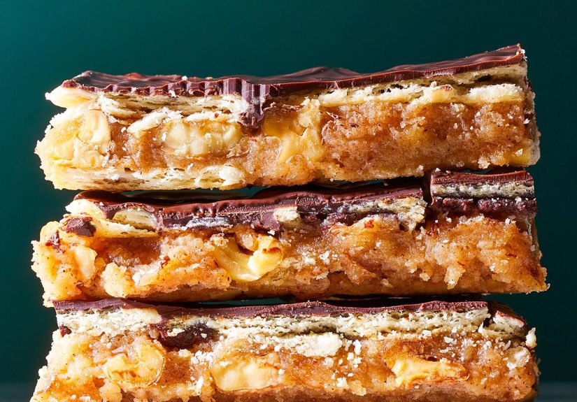 Cinnamon-Walnut Cracker Bars