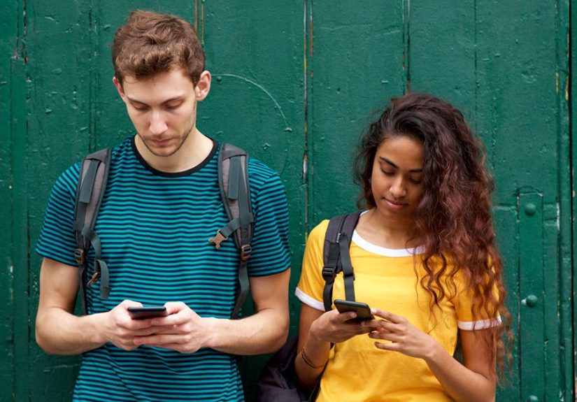 Facebook Addiction: 9 Signs and Treatment Tips