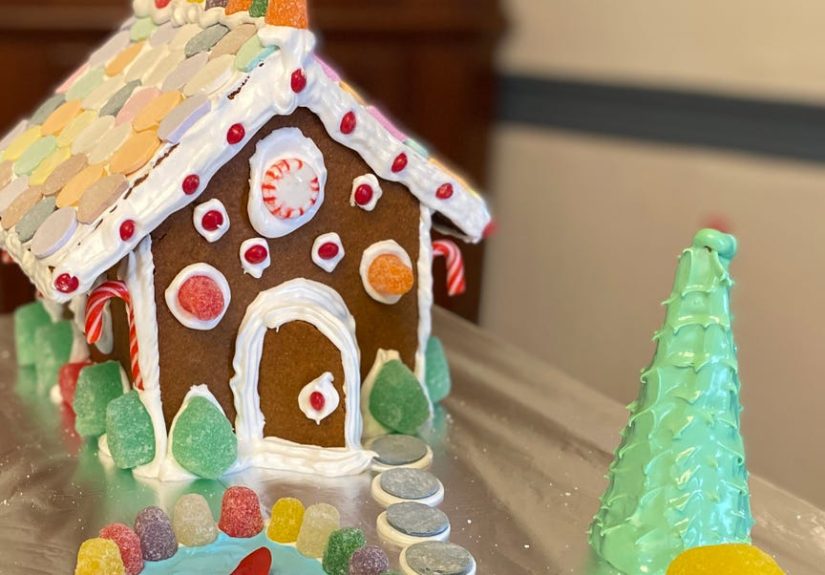 How to Make a Gingerbread House - Gingerbread House 2022