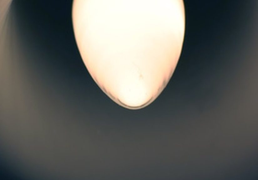 How to Place Spotlights on a House