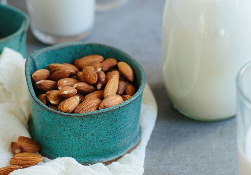 11 Health Benefits of Almond Milk (and How to Make It)