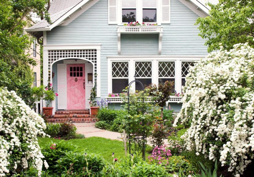 16 Cottage-Style Homes with Cozy Charm