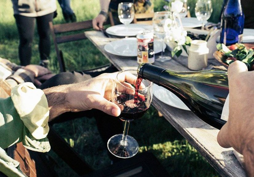 Alcohol bloating: Stomach issues, weight gain, and duration
