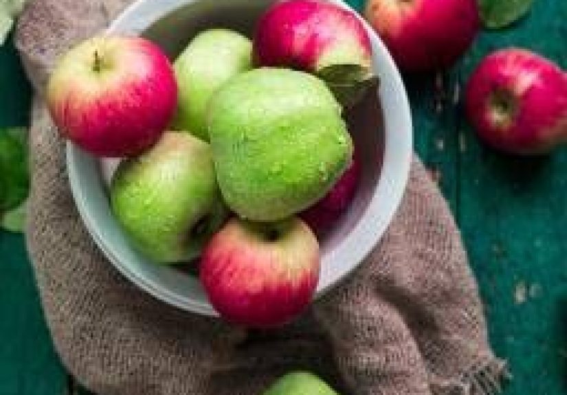 Apple allergy: Symptoms, causes, and foods to avoid