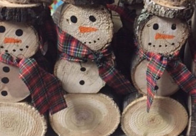 How to Craft DIY Snowmen Decor Out of Logs