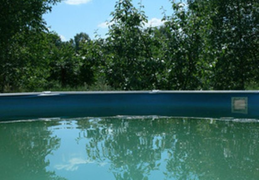 How to Get Wrinkles Out of an Above Ground Pool Liner