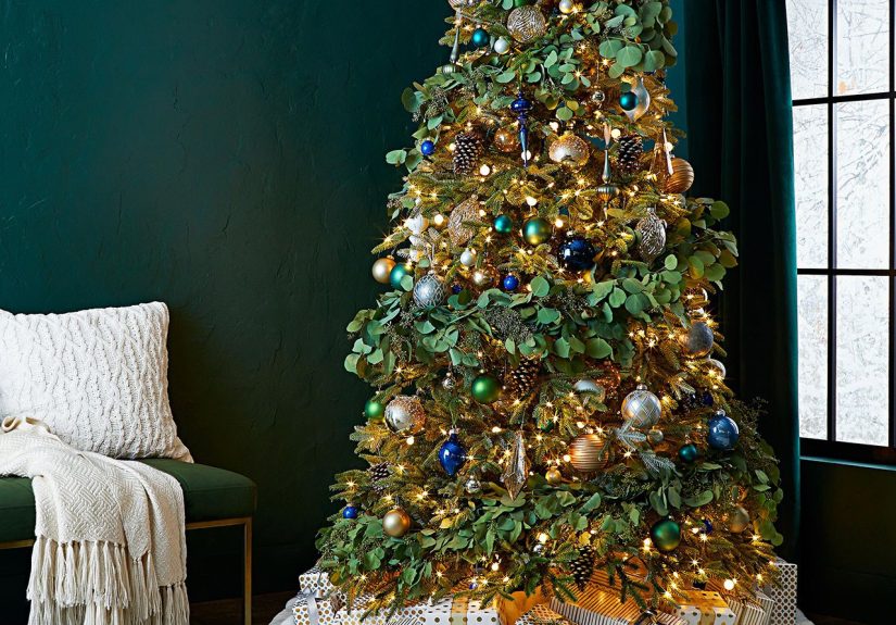 How to String Lights on a Christmas Tree