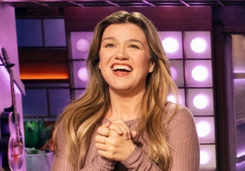 Kelly Clarkson Fans React to Rare No-Makeup Look on TikTok