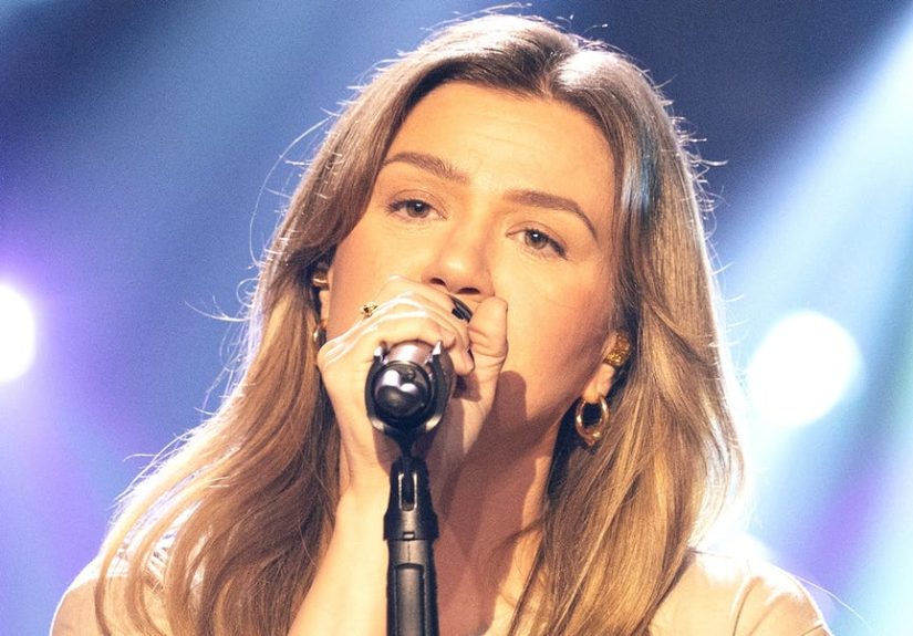 Kelly Clarkson Leaves Fans Breathless With Bonnie Tyler Cover
